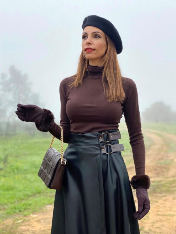 Jersey marrón de mujer elegante