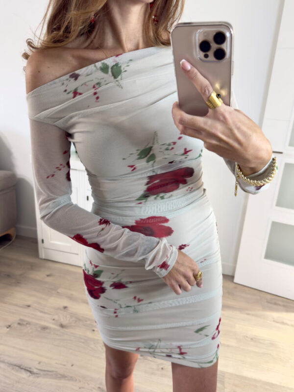 Vestido de fiesta con flores low cost