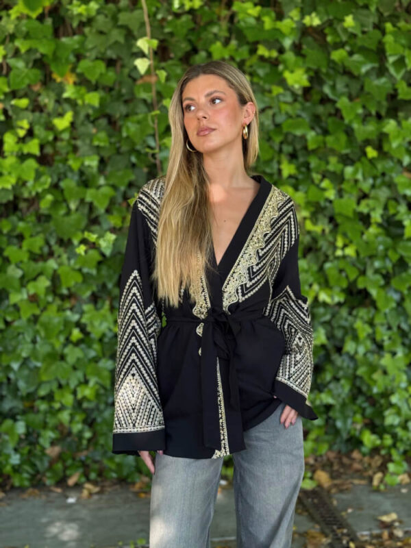 Kimono negro bordado dorado - Imagen 2