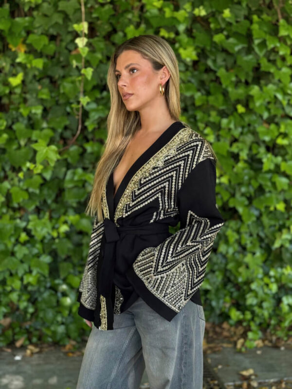 Kimono negro bordado dorado - Imagen 3