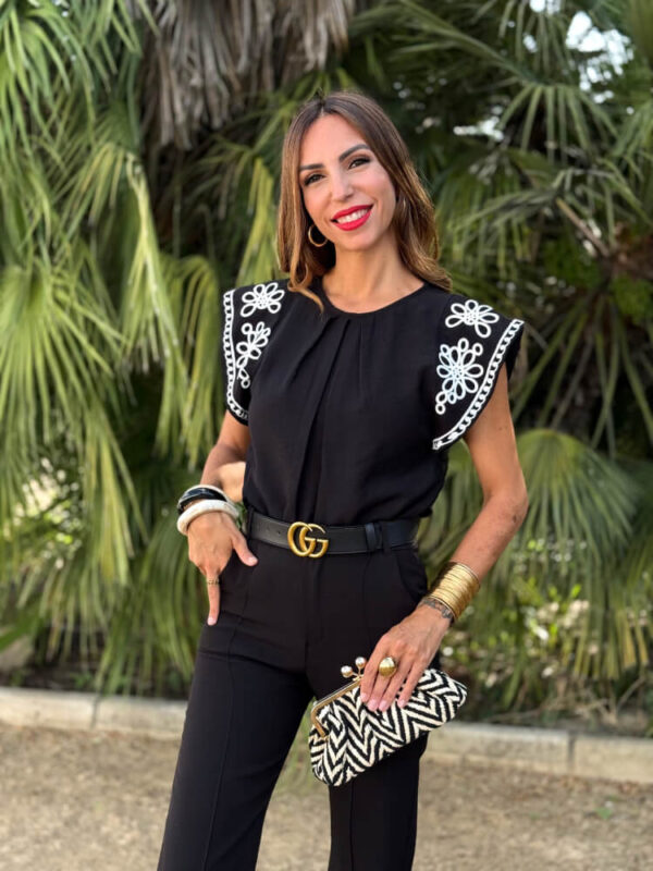 Bolso Negro con Cadena Dorada