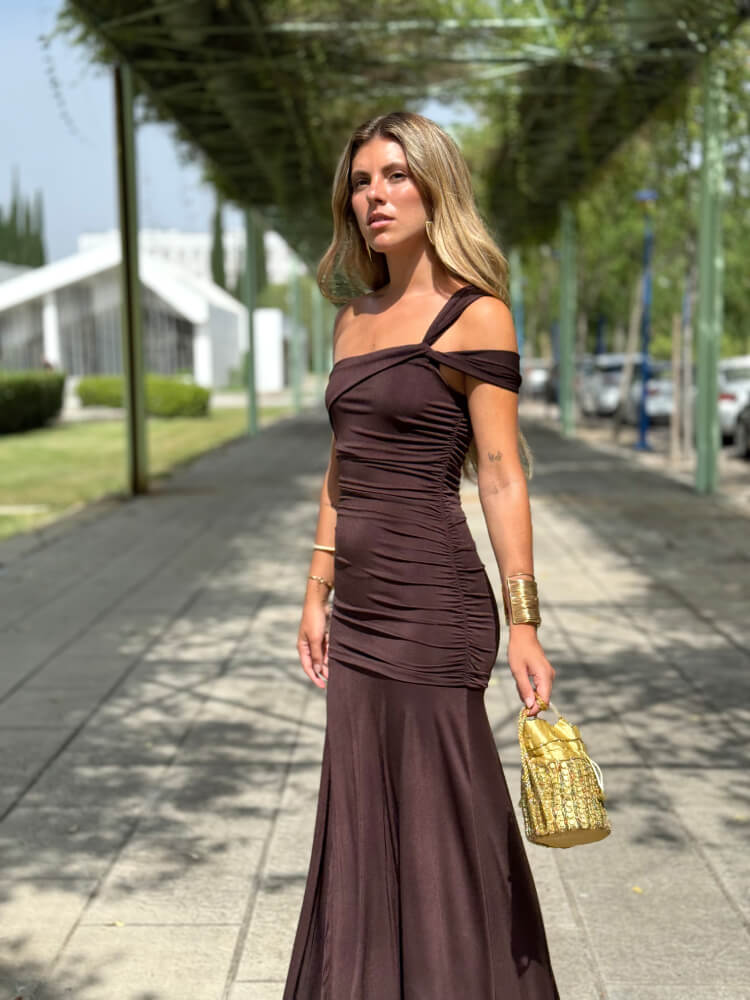 Vestido Marrón con Abertura Lateral