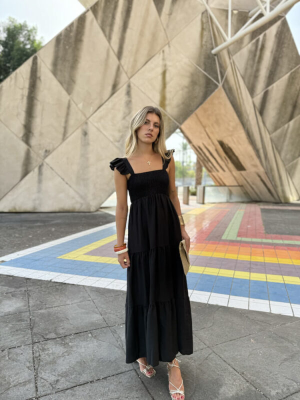 Vestido Negro con Parte Superior en Nido de Abeja
