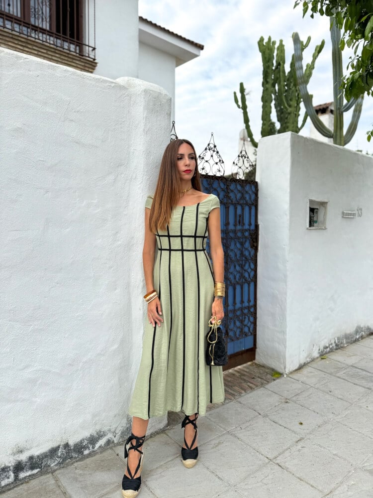 Vestido Verde Kaki Con Escote Barco