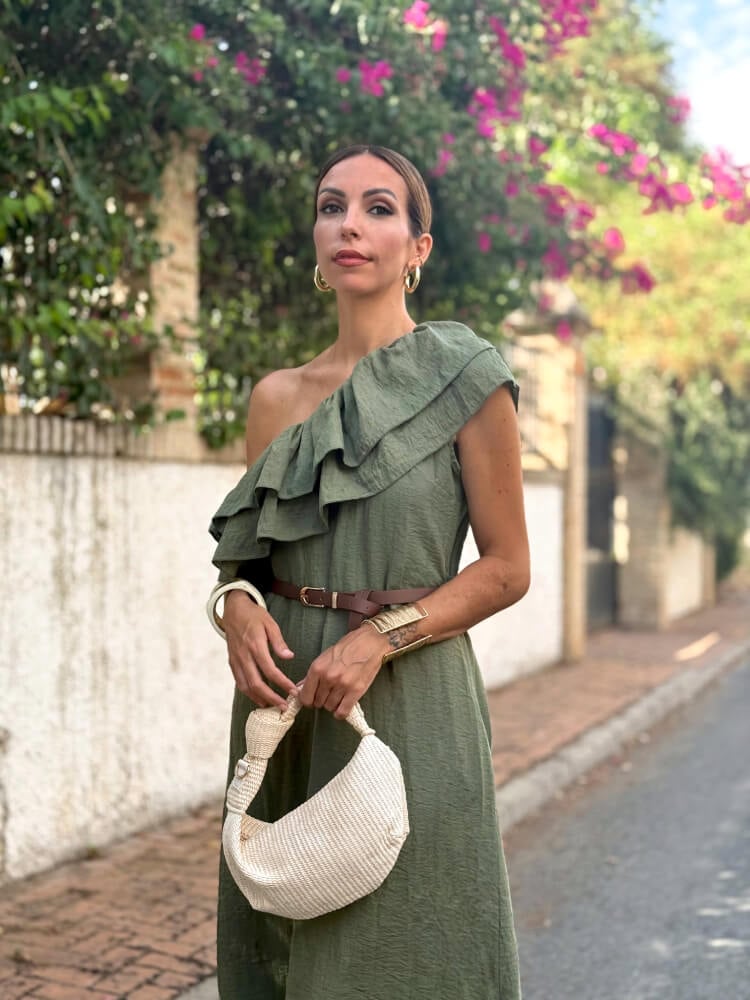 Vestido Largo De Lino Beige Con Volante Y Cinturón Claro