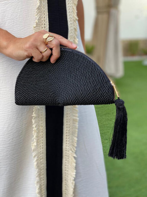Bolso Negro con Cremallera Detalle del Cierre