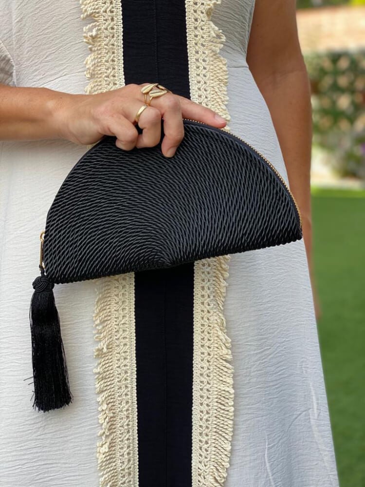 Bolso Negro con Cremallera Ligero