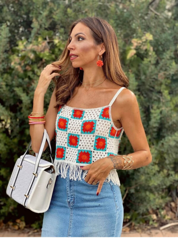 Top Blanco Crochet Estampado Rojo