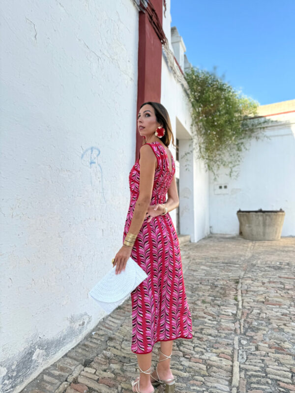 Vestido Blanco Con Bordado Lineal Rojo