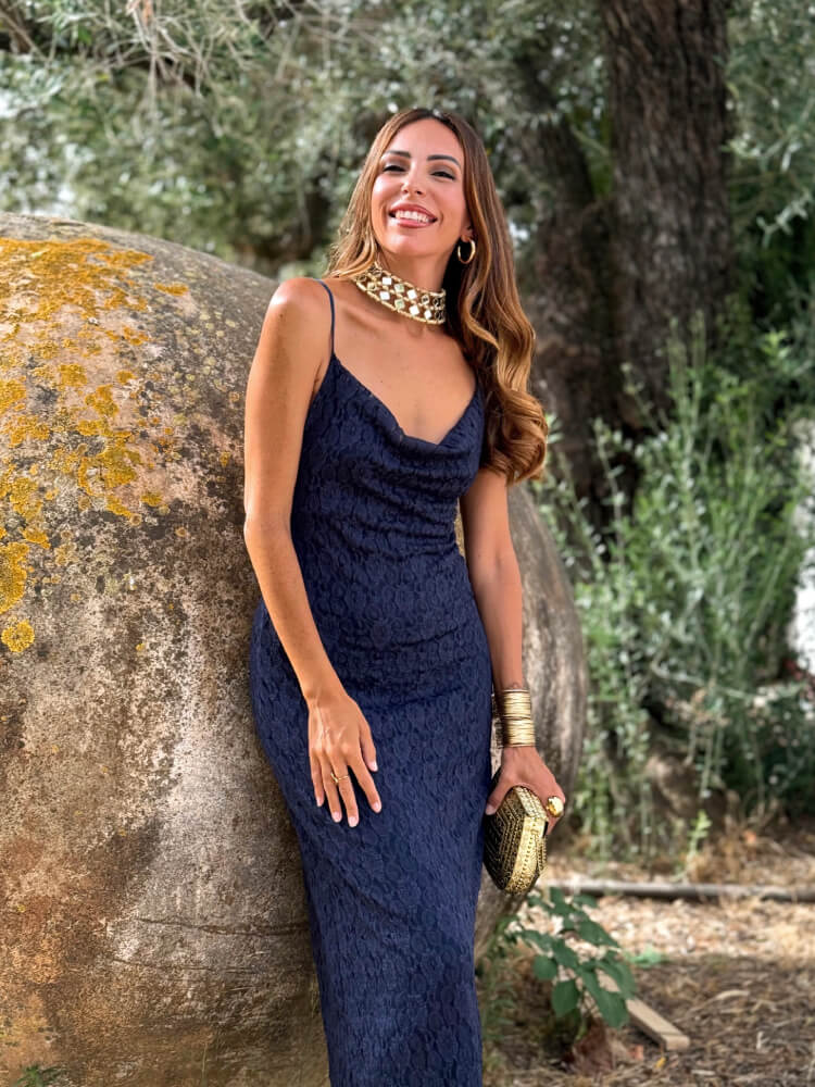 Vestido Azul de Encaje Detalle del Forro