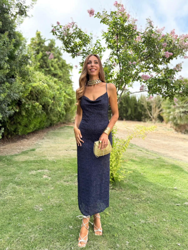 Vestido Azul de Encaje con Caída Suave