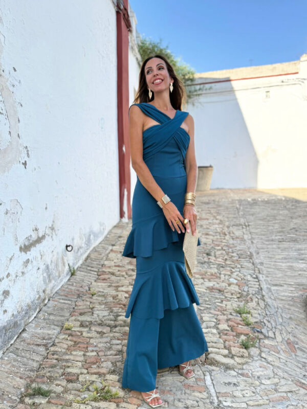 Vestido Largo Con Cascos Y Corte Etéreo