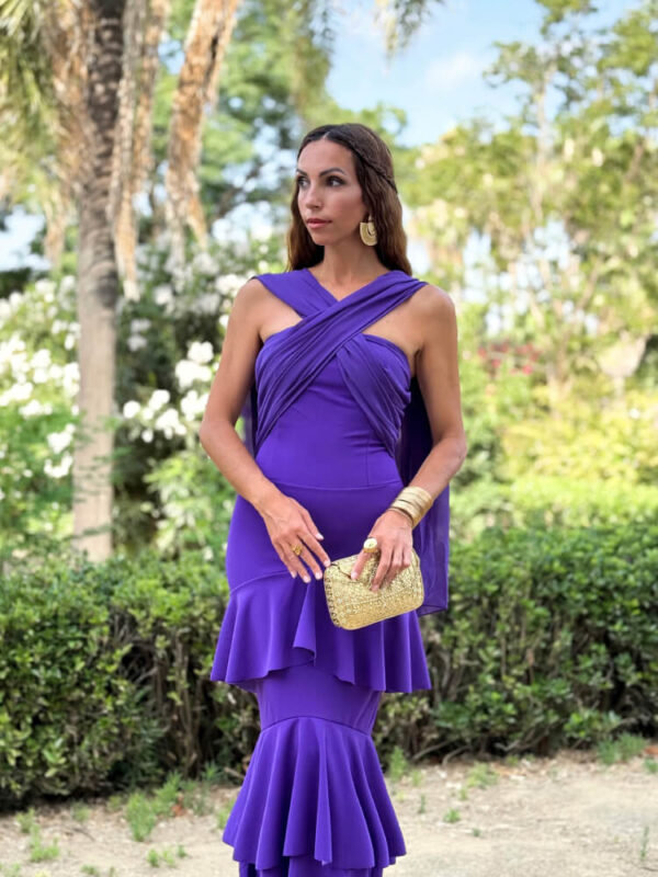 Vestido Blanco Con Caída Fluida Y Volumen