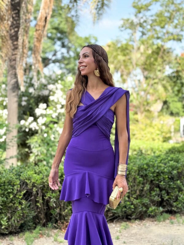 Vestido Blanco Con Cierre Trasero Y Cascos