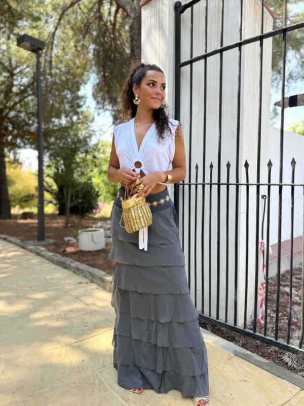 Falda Gris Con Diseño Versátil
