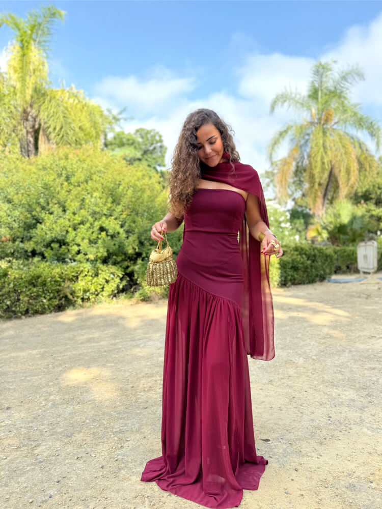 Vestido Largo Con Cascos En El Pecho