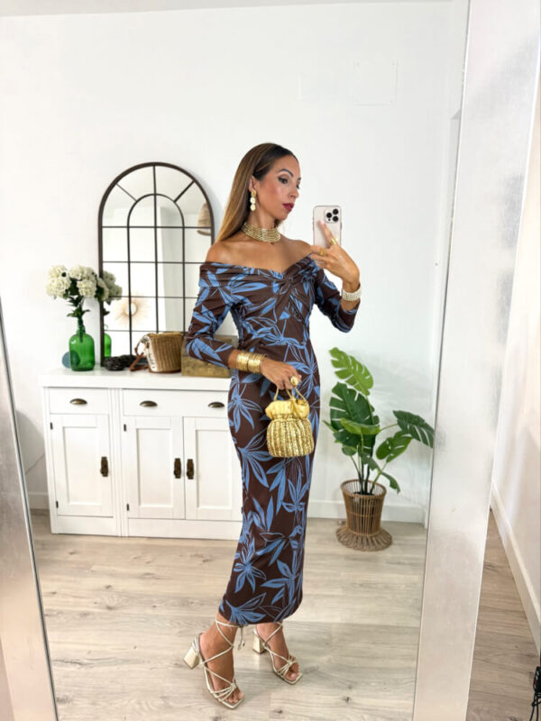 Vestido Tierra Con Escote Nudo Elegante