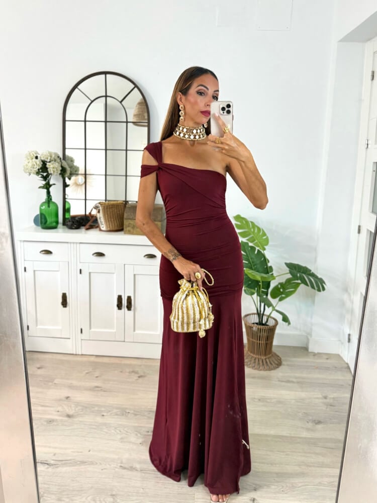 Vestido Vino Con Abertura Lateral