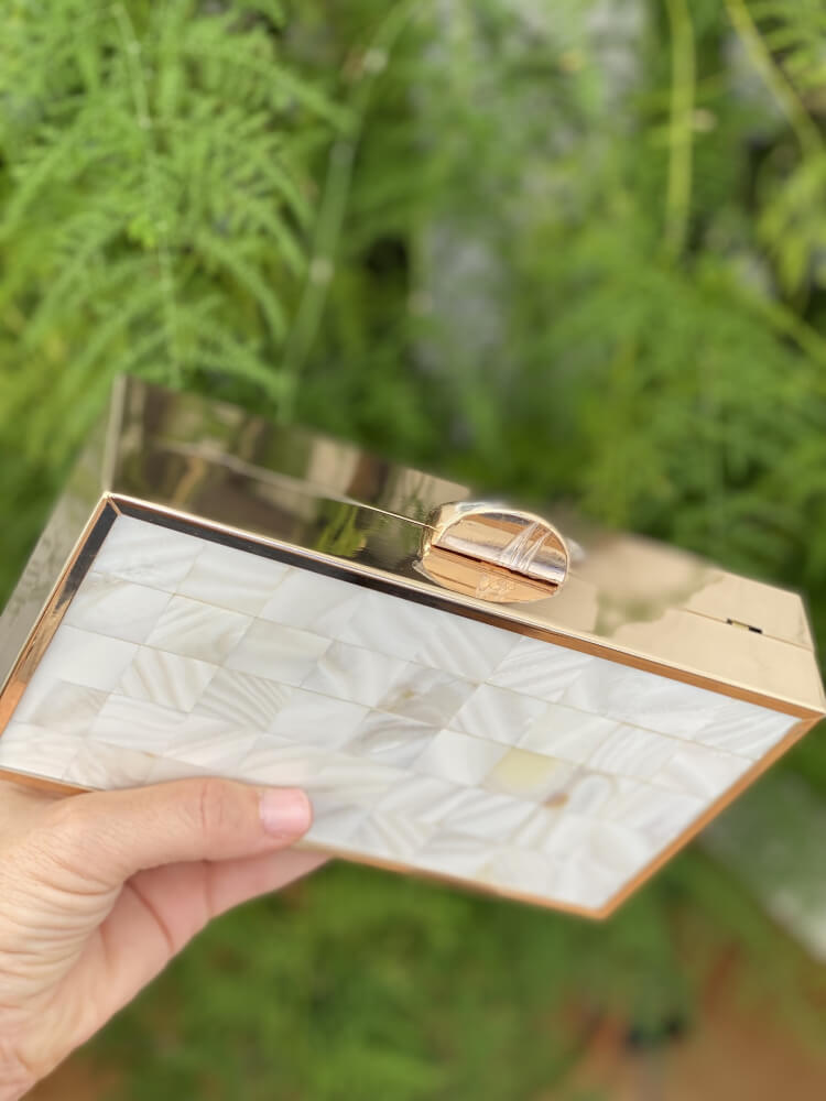 Bolso Nácar Rígido Con Cadena