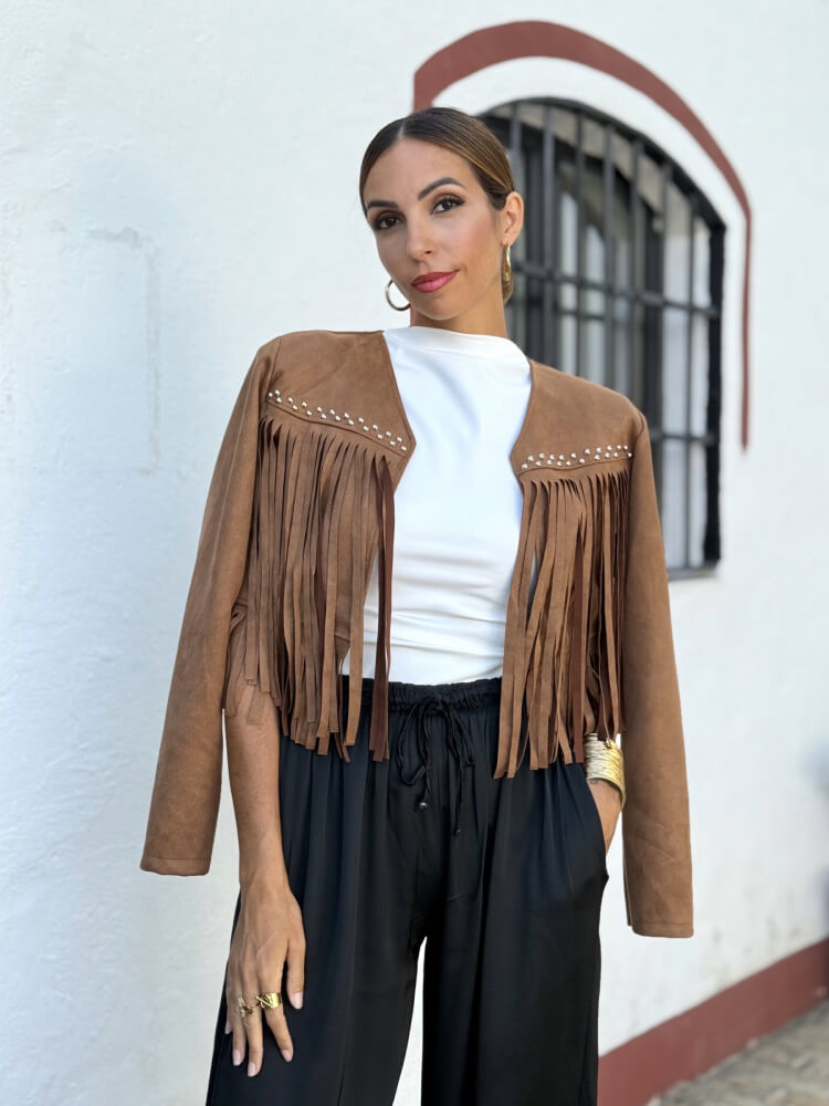 Chaqueta Marrón Camel Con Tachuelas