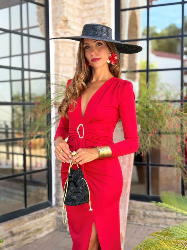 Vestido Rojo Con Aro Dorado Para Eventos