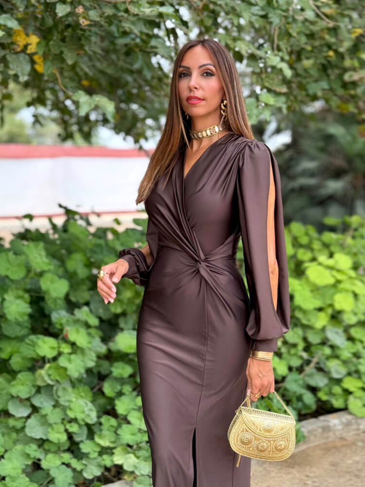 Vestido Marrón Largo Con Abertura En La Pierna