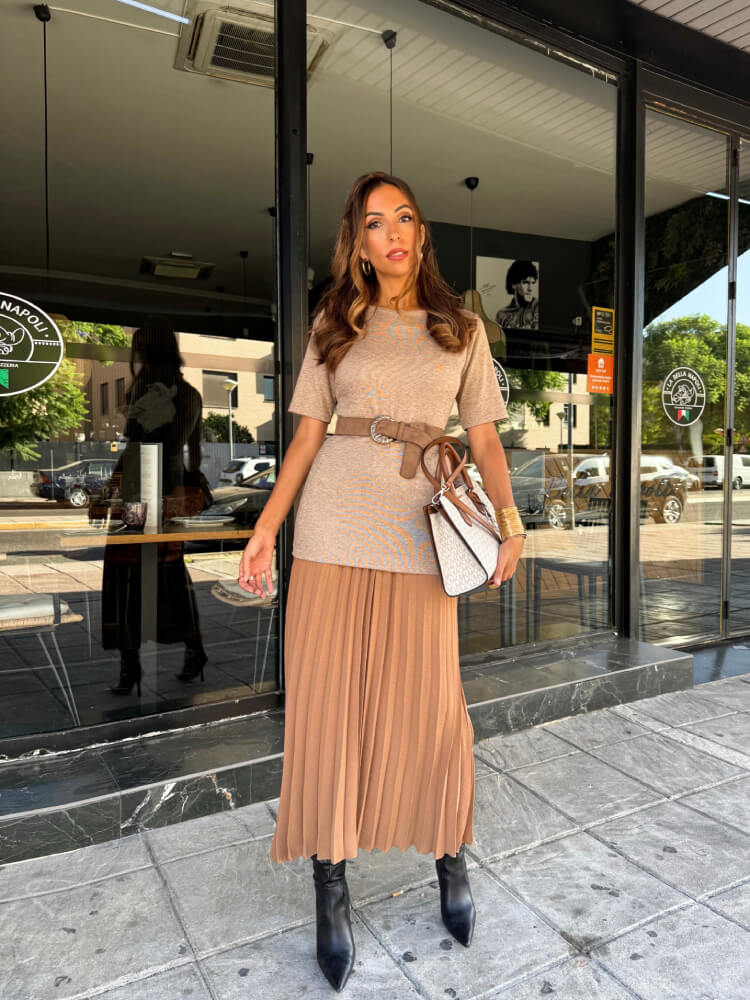 Vestido falda plisada camel