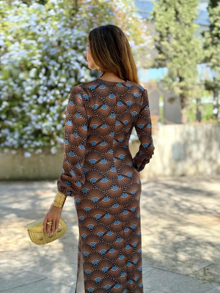 Vestido Marrón Estampado Con Abertura Lateral