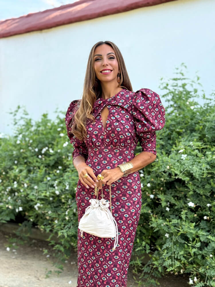 Vestido De Crespón Con Escote Frontal Moderno