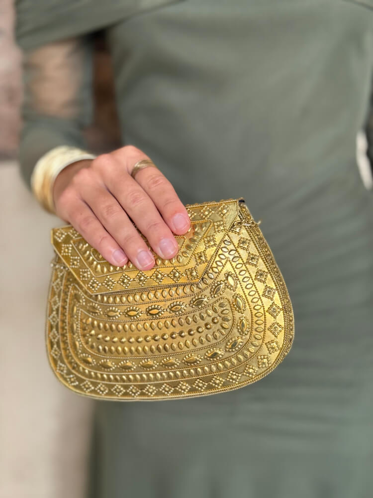 Clutch Dorado Con Cierre Joya