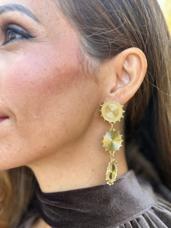 Pendientes dorados de triple aro - Imagen 3