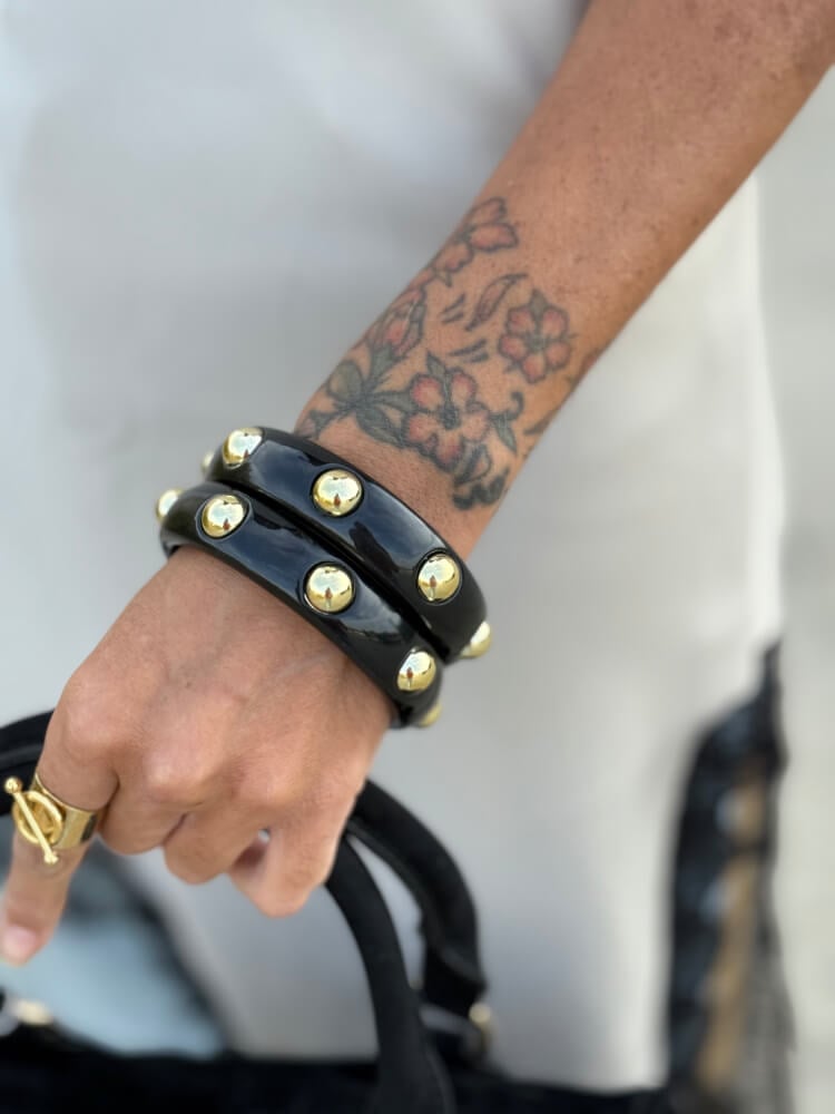 Pulsera negra tachas