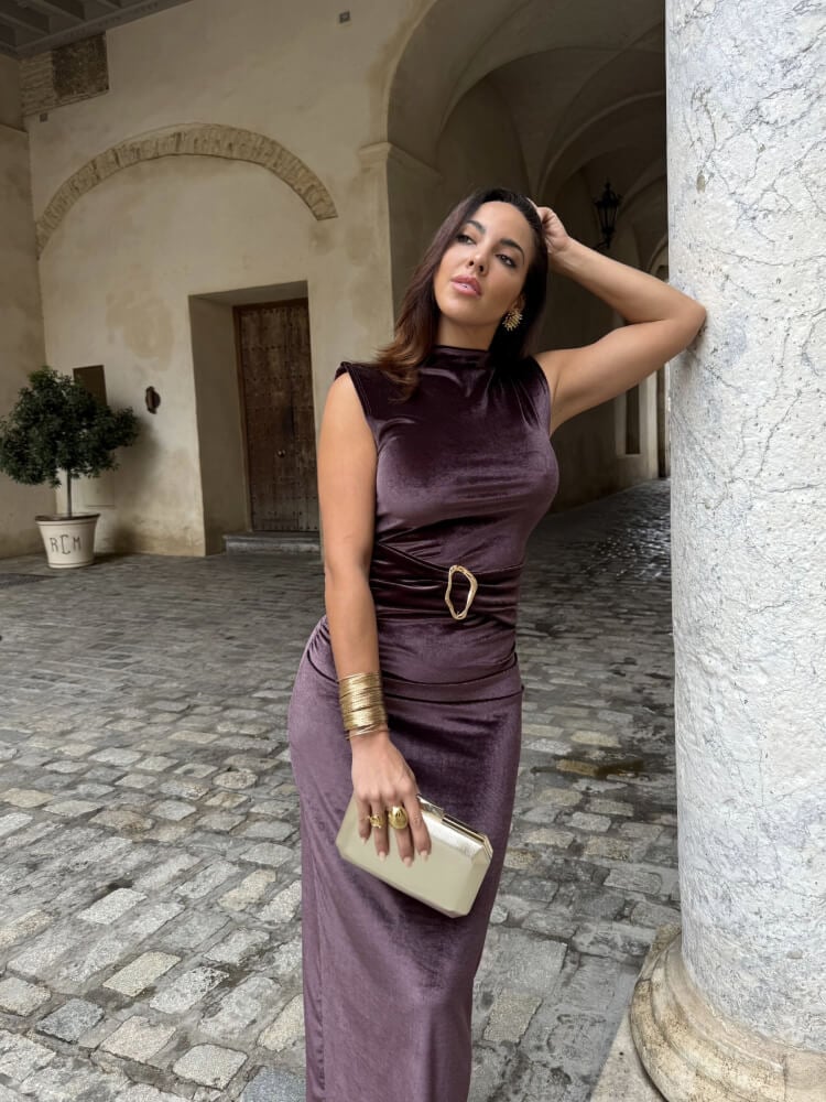 Vestido aro metálico terciopelo