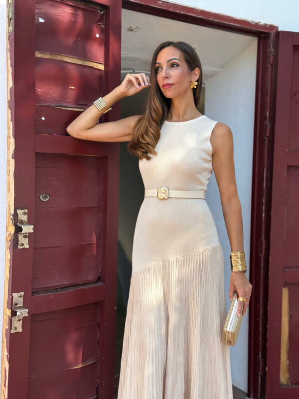 Vestido midi de punto beige claro con cinturón - Imagen 2