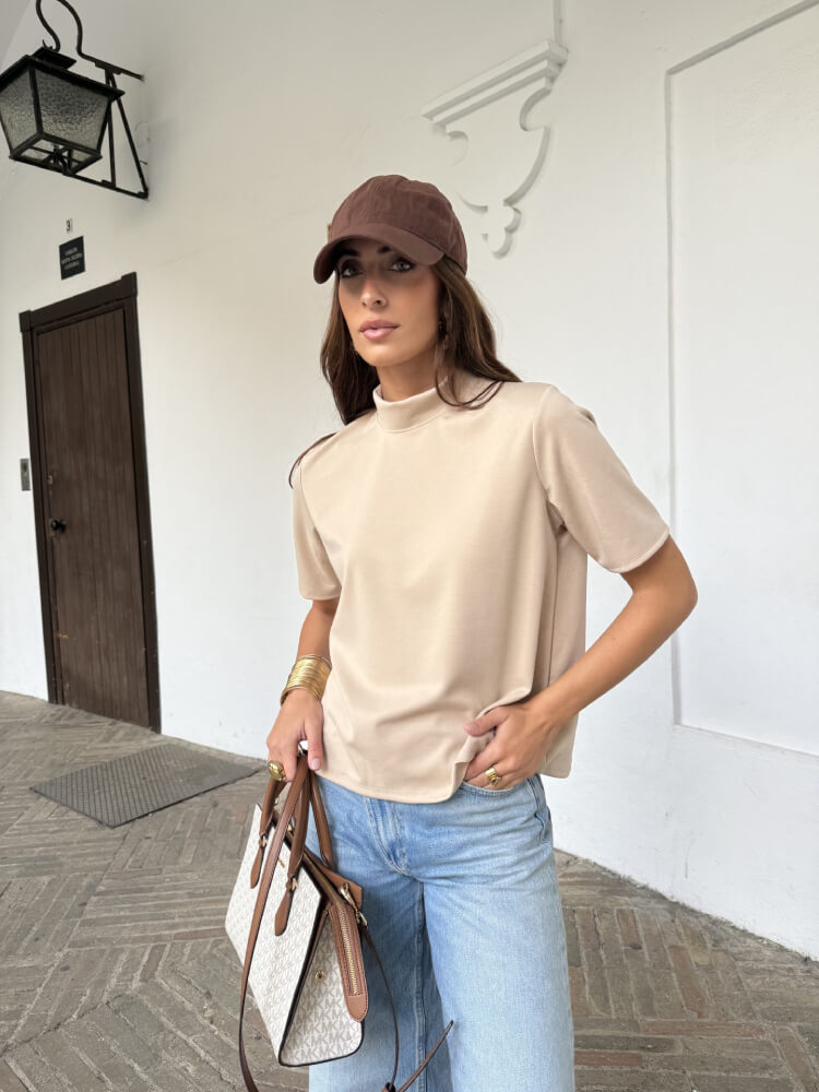 Camiseta Beige Cómoda Y Versátil