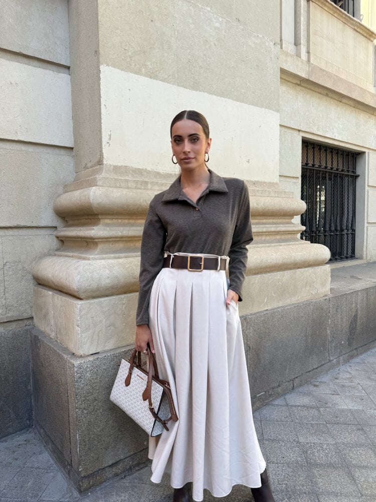 Vestido cinturón falda beige