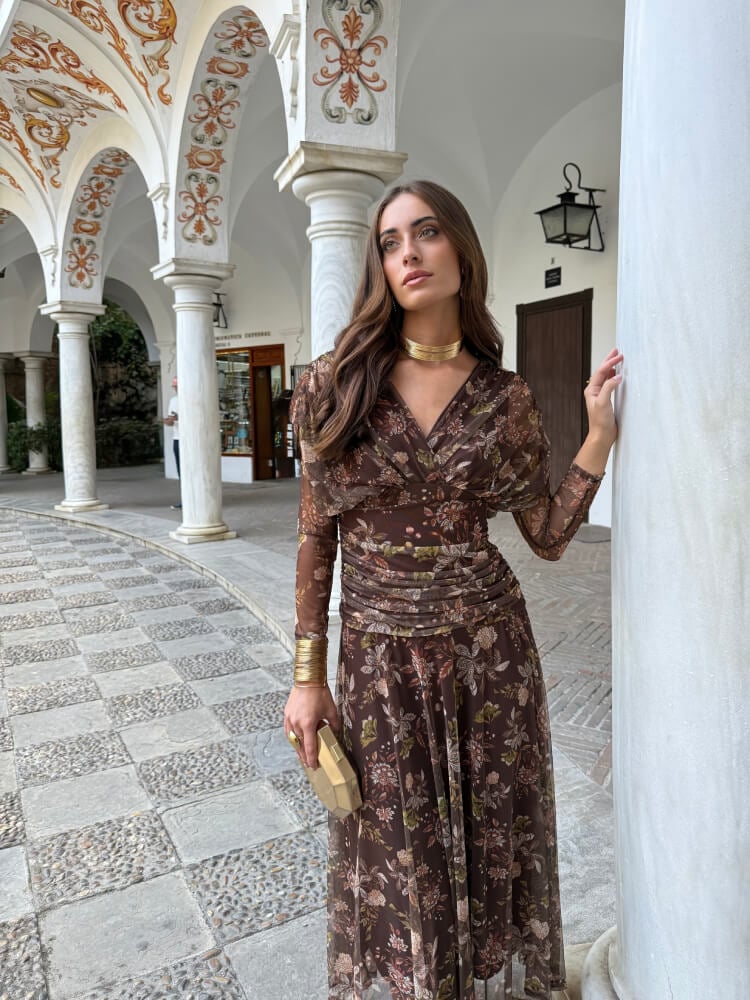 Vestido Marrón Con Escote En V